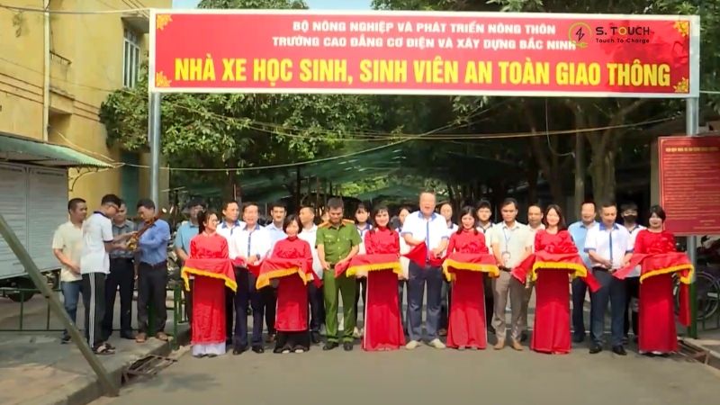 S. Touch | Trạm sạc xe điện S.TOUCH - Mô hình nhà xe ATGT tại Trường CĐ Cơ điện & Xây dựng Bắc Ninh ngày 18/11/2024 Ảnh khánh thành mô hình nhà xe ATGT tại Trường Cao đẳng Cơ điện và Xây dựng Bắc Ninh