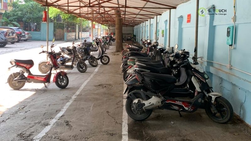 S. Touch | Trạm sạc xe điện S.TOUCH - Mô hình nhà xe ATGT tại Trường CĐ Cơ điện & Xây dựng Bắc Ninh ngày 18/11/2024 Ảnh nhà xe ATGT tại Trường Cao đẳng Cơ điện và Xây dựng Bắc Ninh ngày 18/11/2024