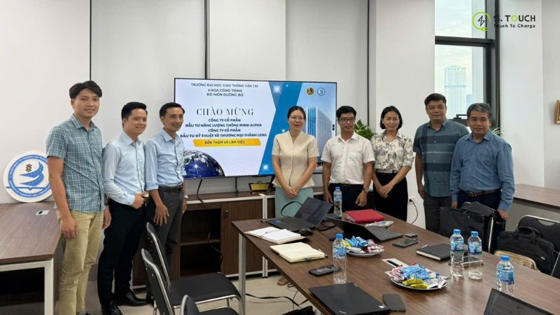 S. Touch | S.TOUCH làm việc với trường Đại học Giao thông Vận tải về dự án trạm sạc xe điện S.TOUCH giới thiệu giải pháp trạm sạc xe điện