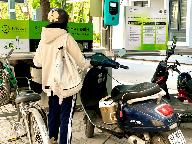 S. Touch | Trụ sạc xe máy điện: Tổng quan từ A-Z cho nhà đầu tư trước khi triển khai tru-sac-xe-may-dien