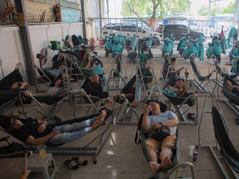 Làm trạm sạc xe máy điện