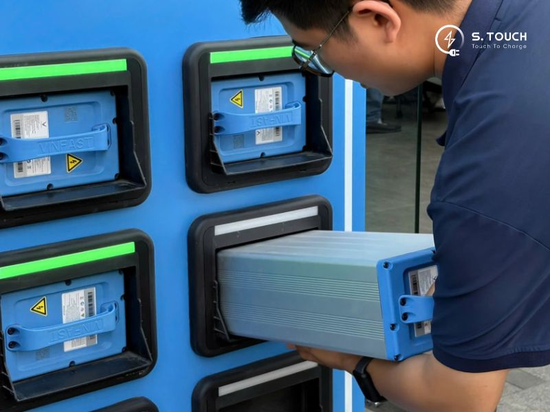 S. Touch | Trạm sạc đổi pin xe máy điện là gì? Nên đầu tư trạm đổi pin hay trạm sạc thông thường? Trạm sạc đổi pin xe máy điện