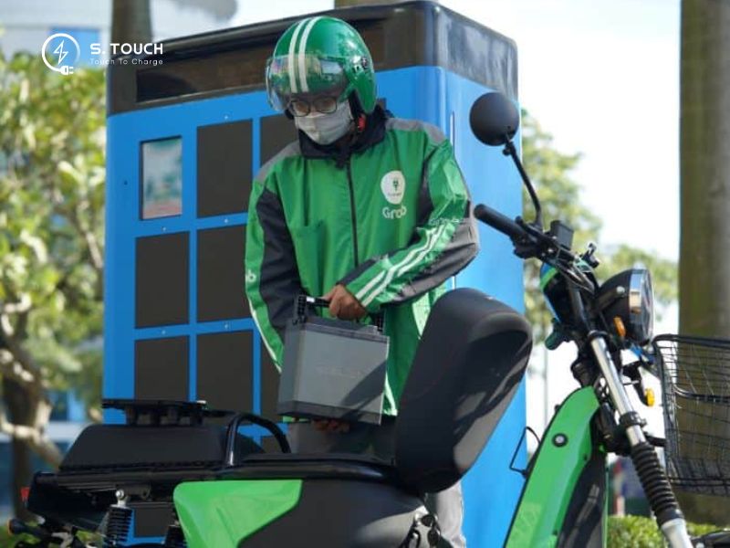 S. Touch | Trạm sạc đổi pin xe máy điện là gì? Nên đầu tư trạm đổi pin hay trạm sạc thông thường? Trạm sạc đổi pin xe máy điện