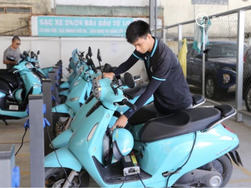 hướng dẫn sạc xe máy điện vinfast tại trạm sạc